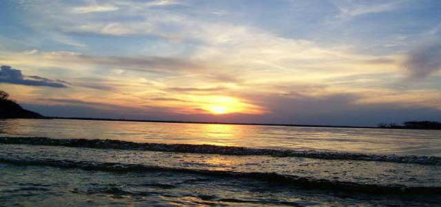 Sunset over the waves at Lake Whitney